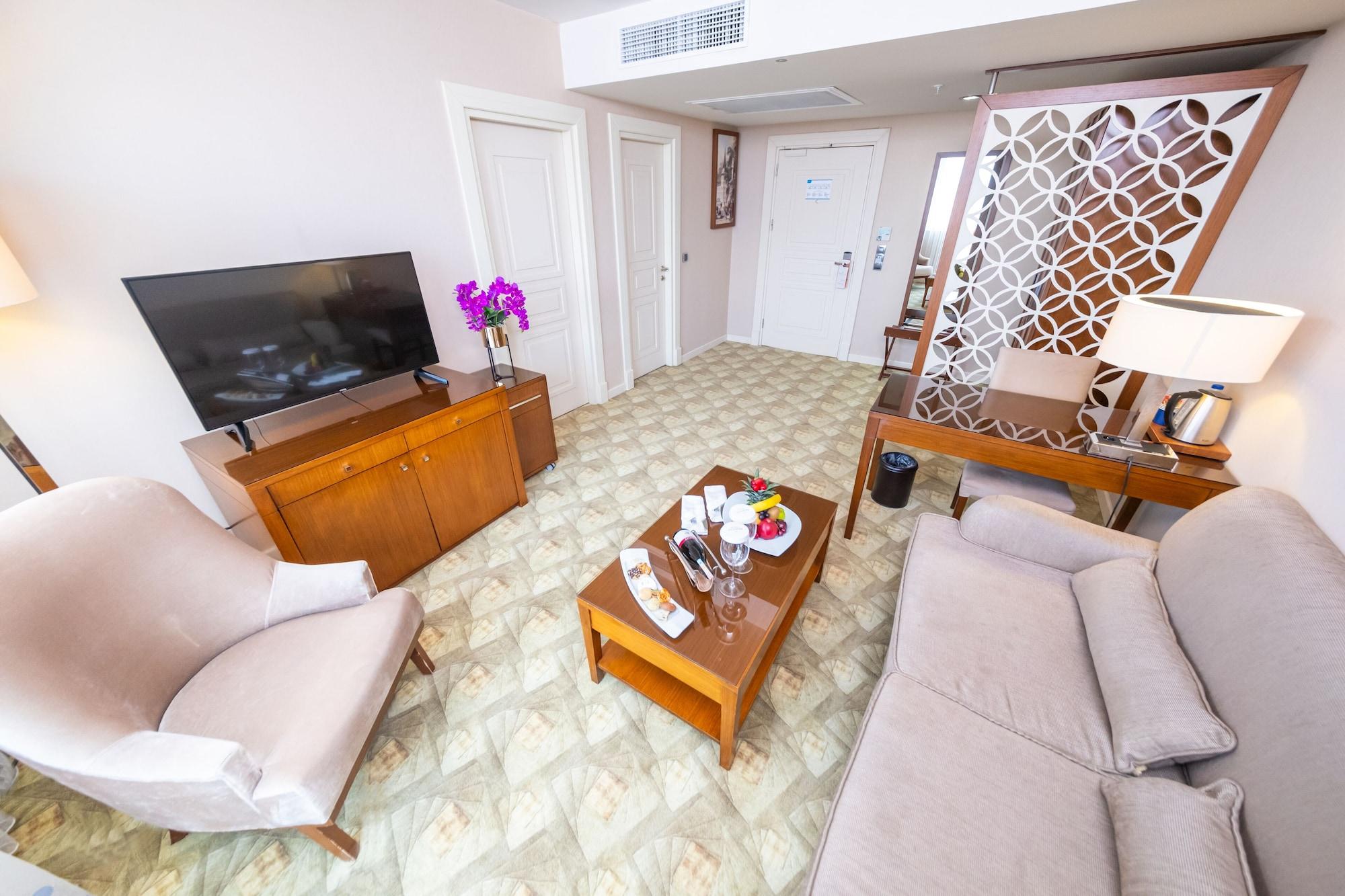 Miracle Istanbul Asia Airport Hotel & Spa Exteriér fotografie A living room in a suite at the hotel