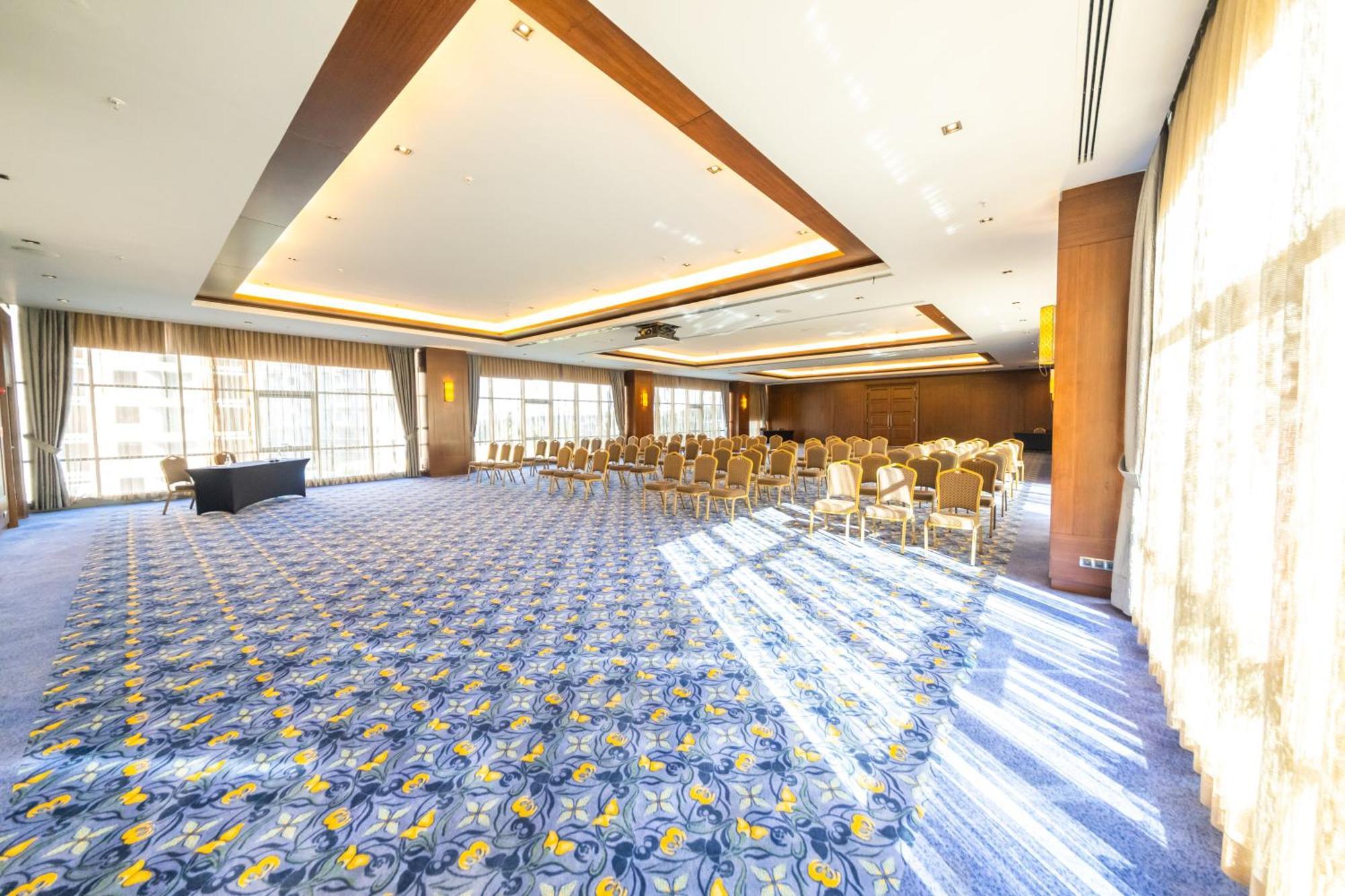 Miracle Istanbul Asia Airport Hotel & Spa Exteriér fotografie The interior of the hotel