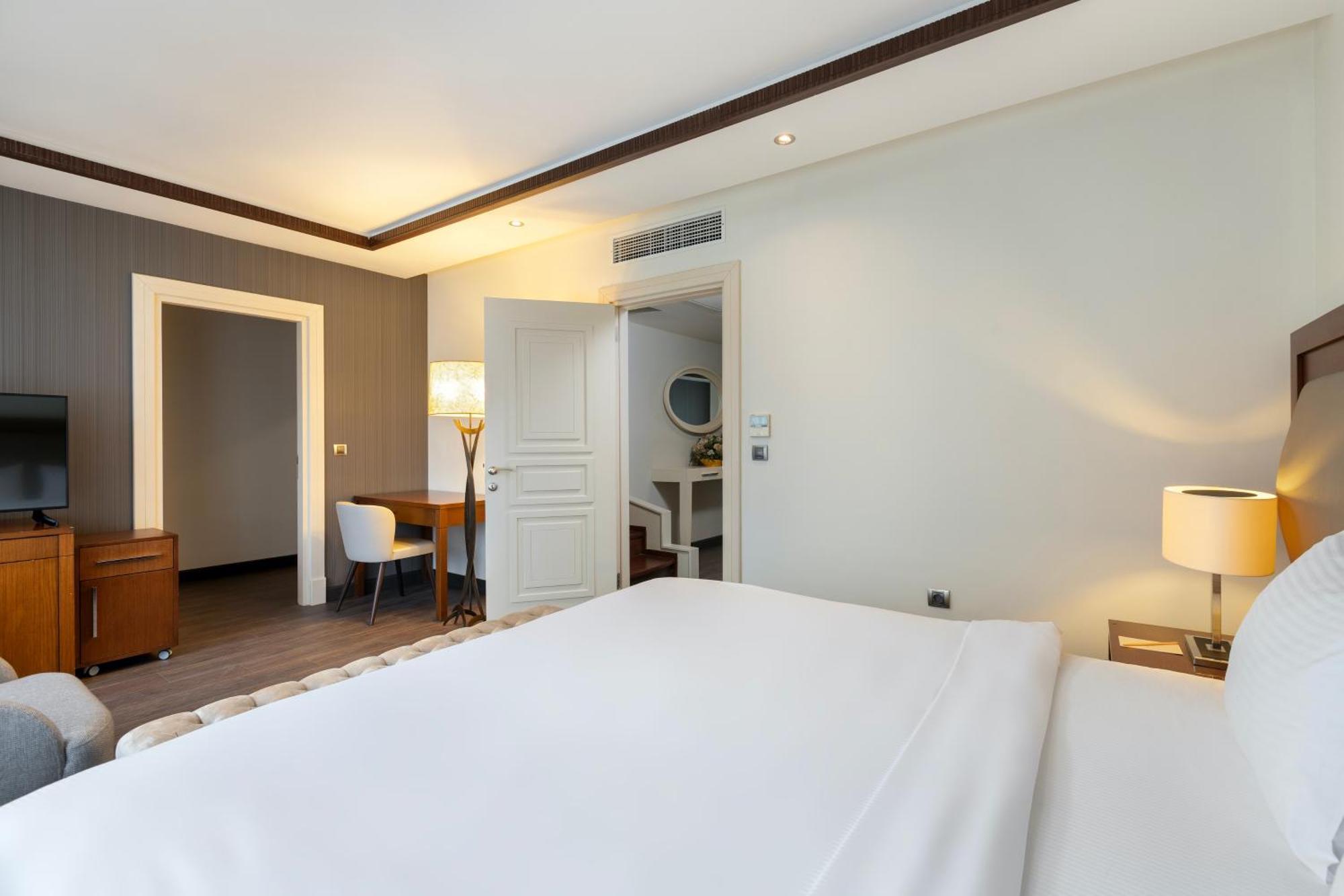 Miracle Istanbul Asia Airport Hotel & Spa Exteriér fotografie A bedroom at the hotel