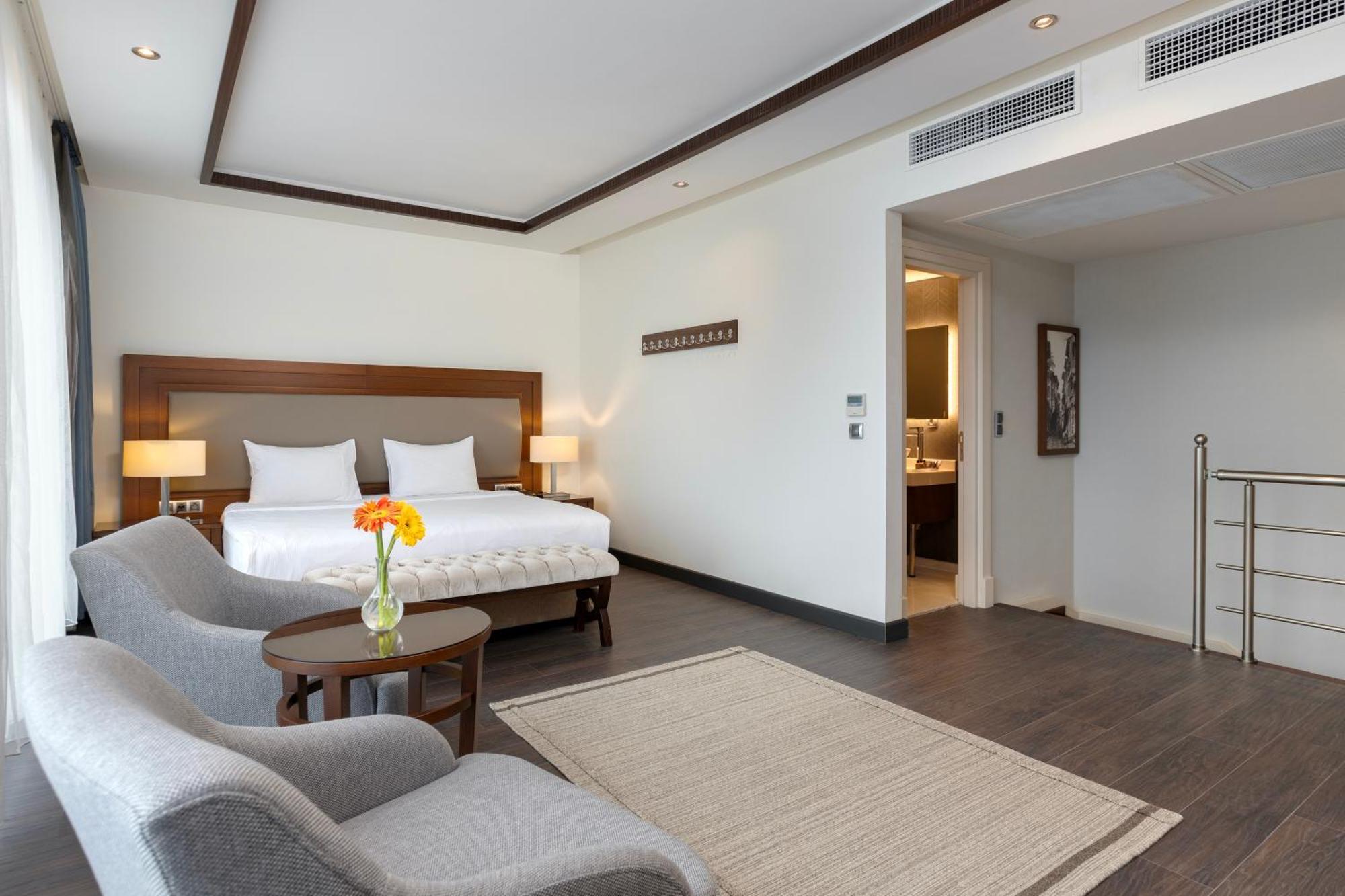 Miracle Istanbul Asia Airport Hotel & Spa Exteriér fotografie A bedroom at the hotel